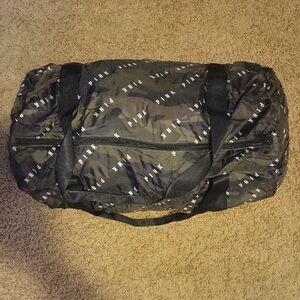 PINK Victoria's Secret Packable Black Duffel Bag in camo NWOT